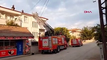 Baca deliğine düşen yavru kedinin yardımına itfaiye koştu