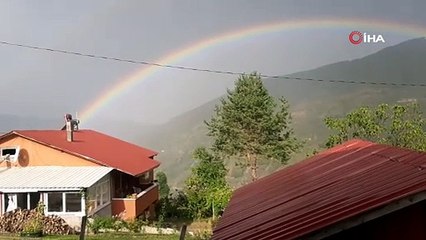 Sakarya'yı etkisi altına alan yağmur sonrası çıkan gökkuşağı büyüledi