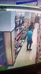 Markette taciz. İğrenç görüntüler