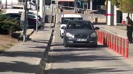 Sevgilisiyle çaldıkları otomobille tatile giderken yakalandı. Pişkin hırsızların sözleri pes dedirtti