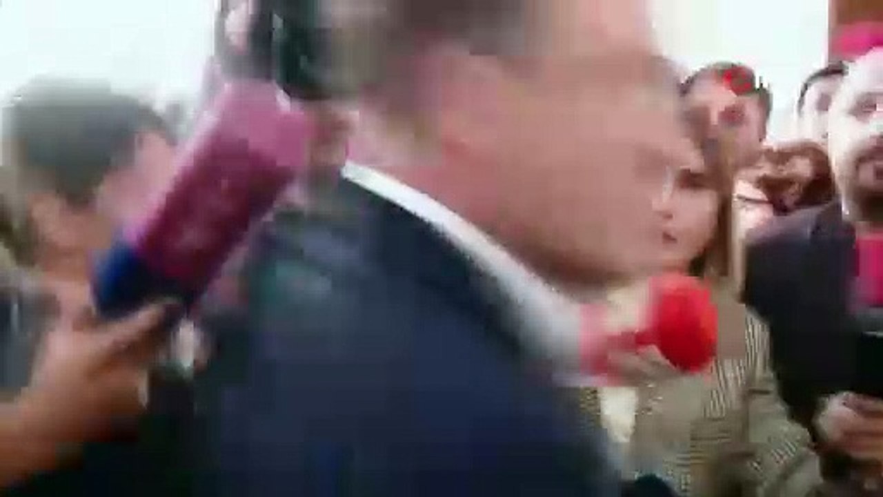 İktidar ve muhalefet vekilleri  yumruk yumruğa birbirine girdi