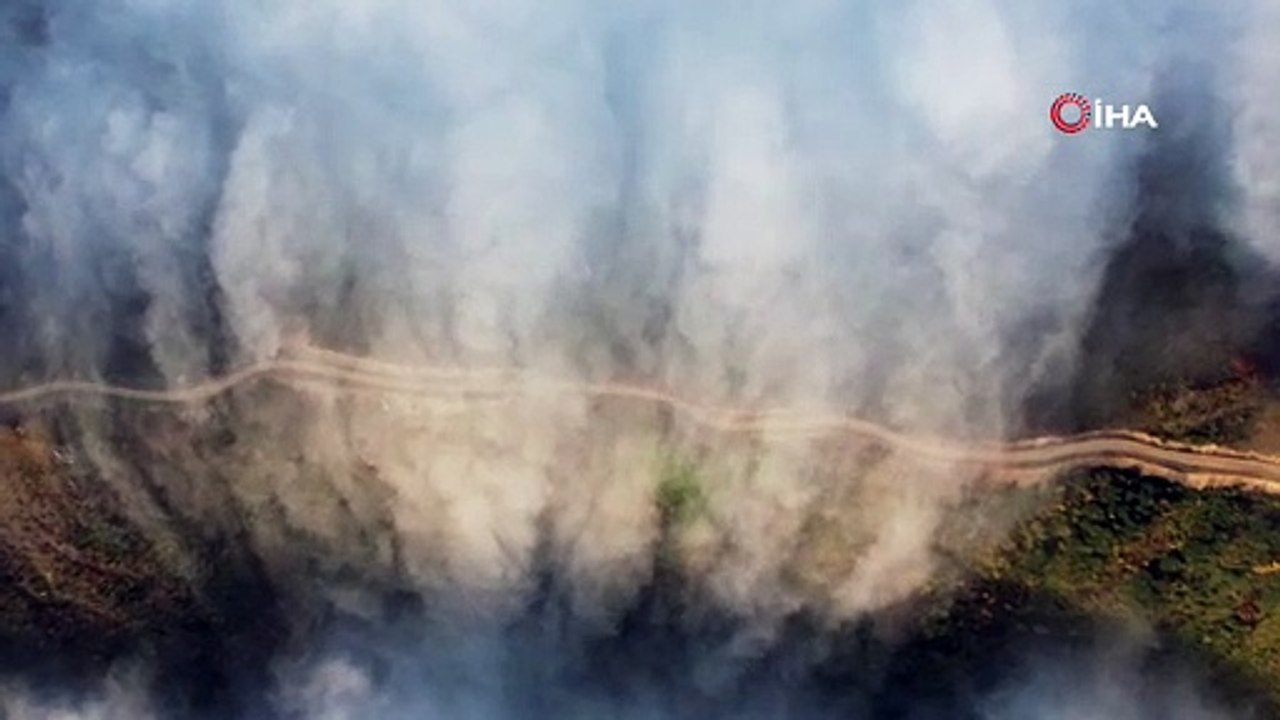 Koca yayla sis altında. Göz gözü görmüyor