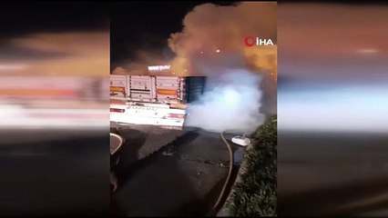 TEM Otoyolu’nda lastiği patlayan tır alev aldı