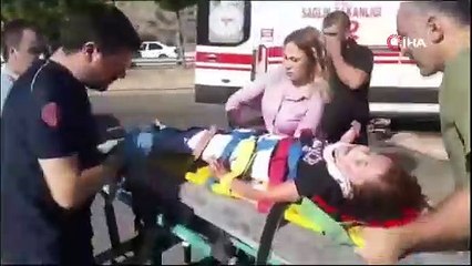 Refüje çarpan otomobil takla attı: 5 yaralı