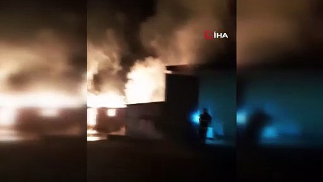 Saman deposu alev alev yandı