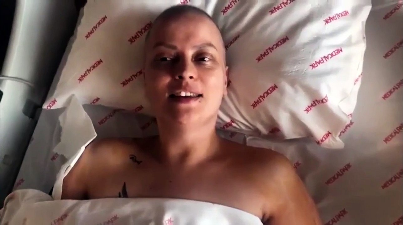 Ünlü oyuncu Ayçin Tuyun meme kanseri ameliyatı geçirdi