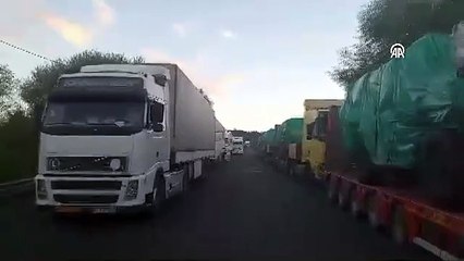 İnternet sistemi çöktü, sınırda TIR kuyruğu uzadıkça uzadı