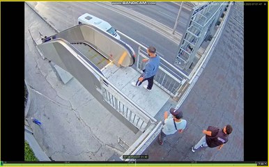 Metrobüsün yürüyen merdivenlerine suikast yapan halk düşmanlarının yeni görüntüleri ortaya çıktı. Utanmadan bir de kutlama yaptılar