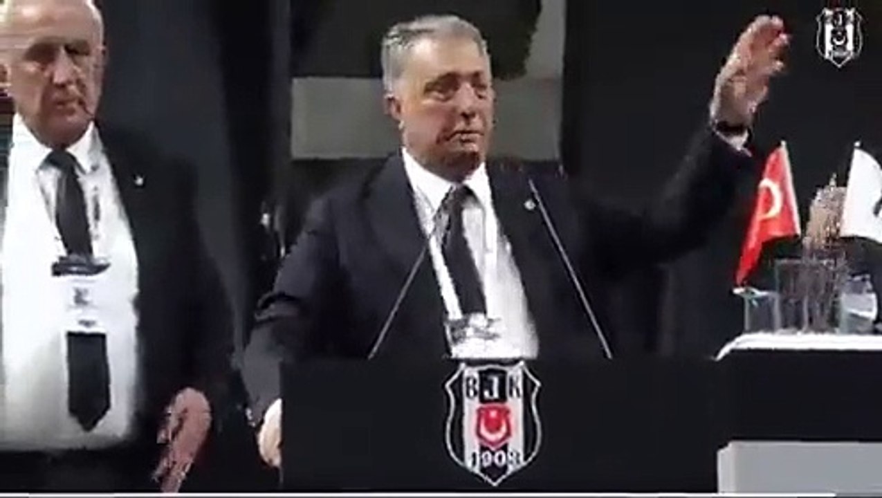 Ahmet Nur Çebi ben ekonomistim dedi. En son böyle dendiğinde Türkiye mahvolmuştu