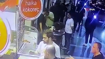 Restorandan kovulunca müşterilerin üzerine tiner attı. Dehşet dolu dakikalar anbean kamerada