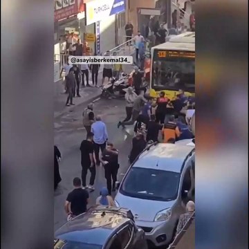 Yol verme tartışması silahlı satırlı kavgaya dönüştü. 1 kişi öldü 30 kişi gözaltına alındı