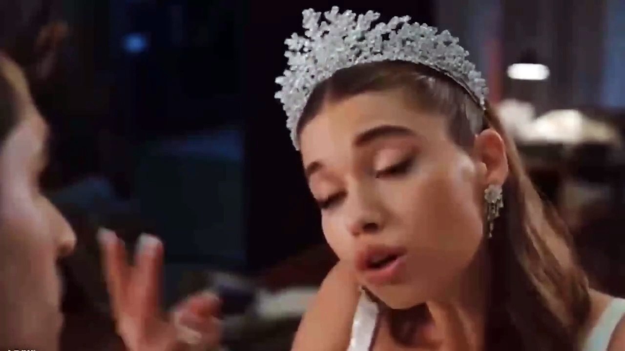Afra Saraçoğlu oyunculuğu ile sosyal medyada dillere düştü
