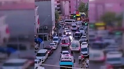 Pendik’te düğün salonu önünde bıçaklı kavga: 4 yaralı