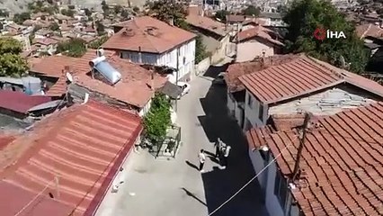 Yolun ortasında esrarengiz mezar