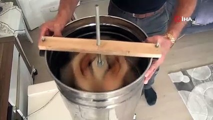 Sinop'lu arıcı yayık kovasından 'Balsavar' makinesini icat etti