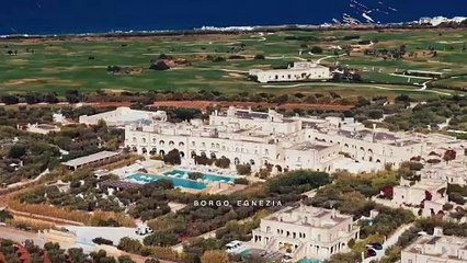 Burcu Esmersoy’un dekolteli gelinliği olay oldu. İtalya'dan sonra bir düğün de İstanbul'da yaptı