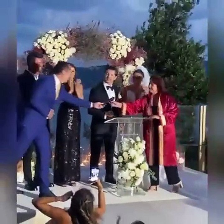 Kıvanç Tatlıtuğ ile nikah memurunun diyaloğu kırdı geçirdi! Eşiyle birlikte nikah şahidi oldu