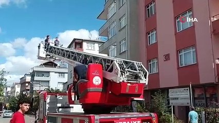 Sinir krizi geçirdi ambulansa kelepçeli taşındı