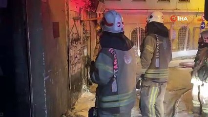 Beyoğlu’nda 2 katlı binada yangın çıktı