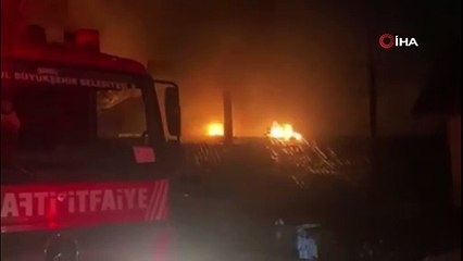 Sarıyer’de metruk bina alev alev yandı