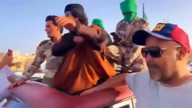 Libya sokaklarında Kaddafi konvoyu