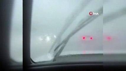 Kasırga otoyoldaki araca takla attırdı