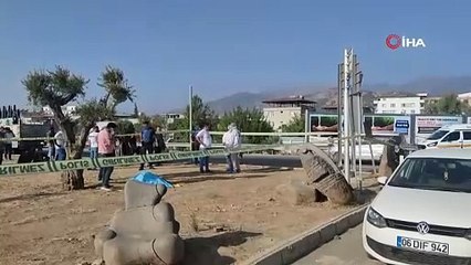 Kamyon ile çarpışan motosiklet sürücüsü hayatını kaybetti