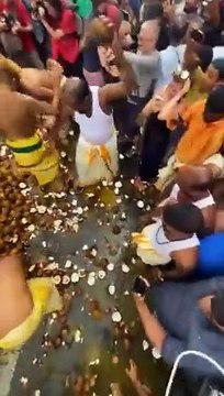 Hindu festivali Paris’i birbirine kattı