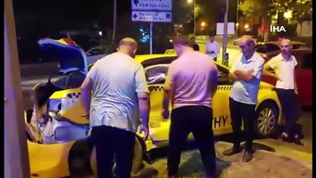 Dolmuş ile taksi çarpıştı: 3 yaralı