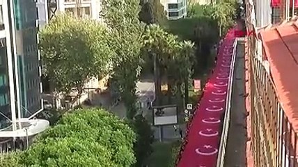 İzmir'de dev bayraklı kurtuluş yürüyüşü