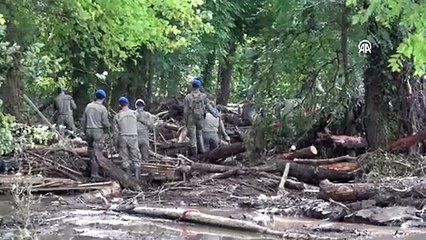 Kırklareli'deki yüzlerce asker selde kaybolan kişiyi arıyor