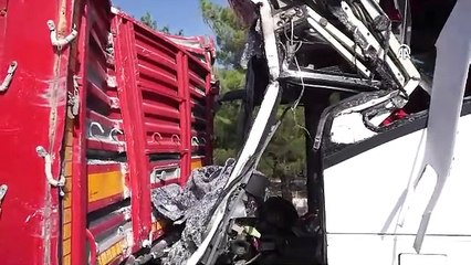 Adana’da yolcu otobüsü TIR’la çarpıştı: Ölü ve yaralılar var