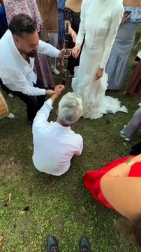 Güldür Güldür oyuncusu Uğur Bilgin evlenirken eşi İrem Uslu'ya serenat yaptı