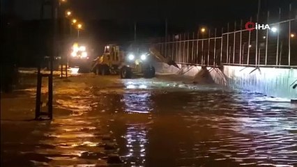 Küçükçekmece Belediyesine ait garaj sular altında kaldı
