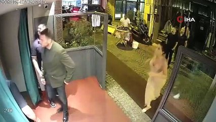 Sosyete barından kovulan kadın göğüslerini açtı. Suç makinesi çıktı
