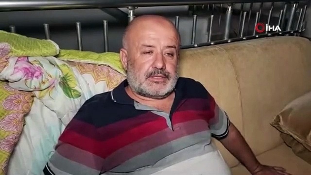 Bu kez kiracı değil ev sahibi sokakta kaldı. Kiracısının kapısının önünde yatıyor