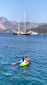 Fahriye Evcen oğlu Karan ile kano yaptığı anları paylaştı