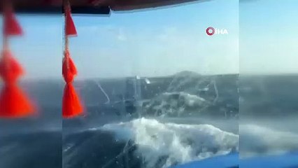 Download Video: Marmara Adası açıklarında gezi teknesi alabora oldu: 1 ölü