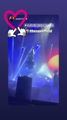 Şarkıcı Bengü sahneye dev disko topunun üzerinde indi