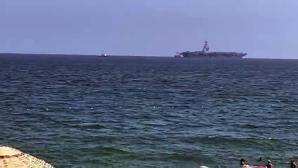 Antalya'ya demirleyen ABD gemisine ilginç anons. "Dükkanın önünü kapatıyorsun abicim"