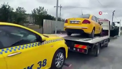 Turist yolcu bekleyen taksicilere para cezası ve trafikten men