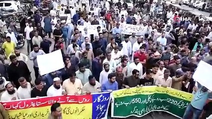 Pakistan'da halk elektrik fiyatlarını protesto etti