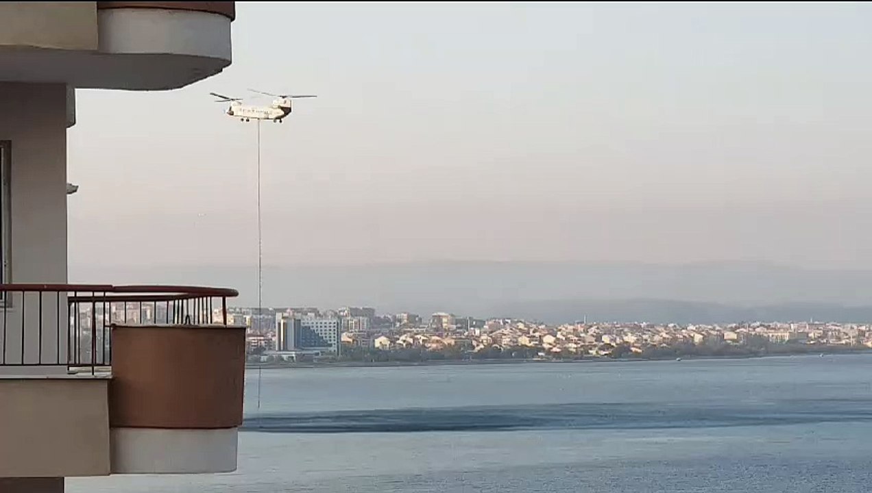 Yangına müdahale etmek için helikopter ve uçaklar sabahın ilk saatlerinde yeniden çalışmaya başladı