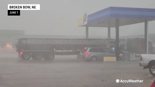Severe storm sweeps hail through Nebraska