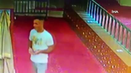 Camide uyuyan cemaati gafil avladı