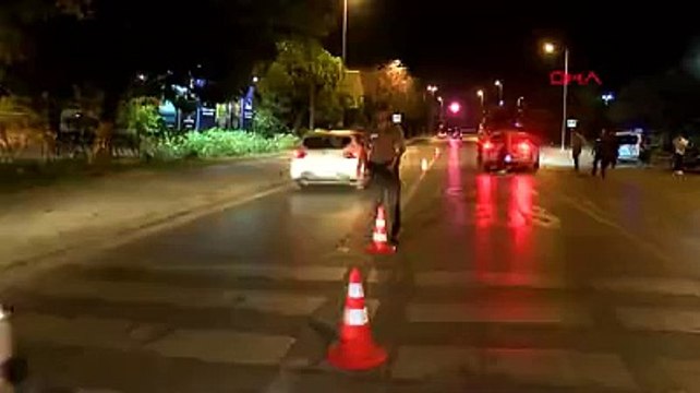Denetime takılan alkollü sürücünün arkadaşları polise zor anlar yaşattı