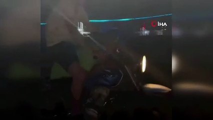 Motosikleti yüzüstü yatırdığı arkadaşının üstüne çıkıp sürdü