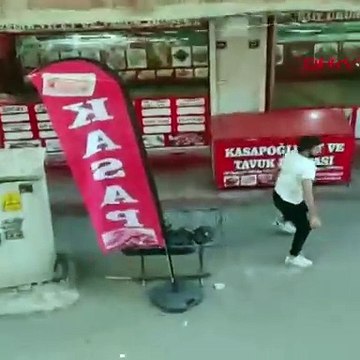 Suriyeli iki grup şehrin ortasında birbirine girdi. Ortalık savaş alanına döndü