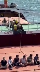 AKP'den hala açıklama yok. İstanbul’un 30 mil yakınında Türk gemisine Rus komandolar baskın yaptı