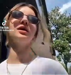 Şort giydikleri için bir kadın beddua etti. Sokakta yürüyen kızlar neye uğradığını şaşırdı